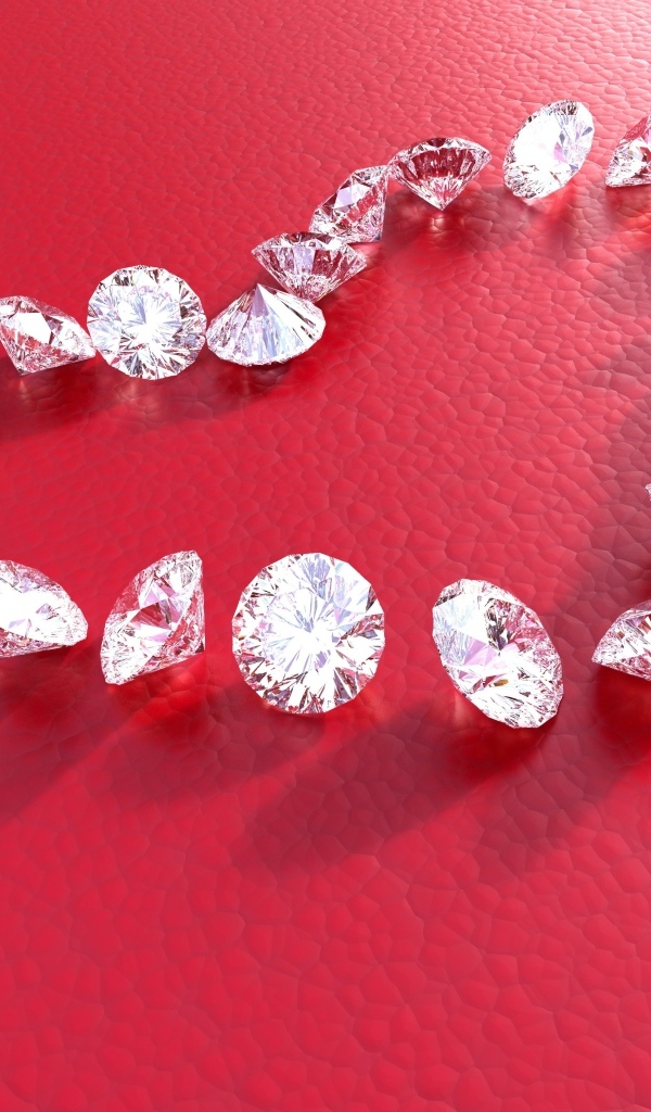 Сердце из бриллиантов на красном фоне