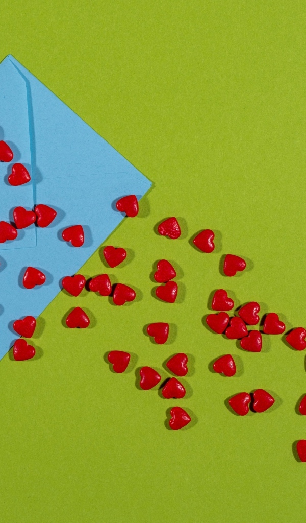 Маленькие сердечки с голубым конвертом