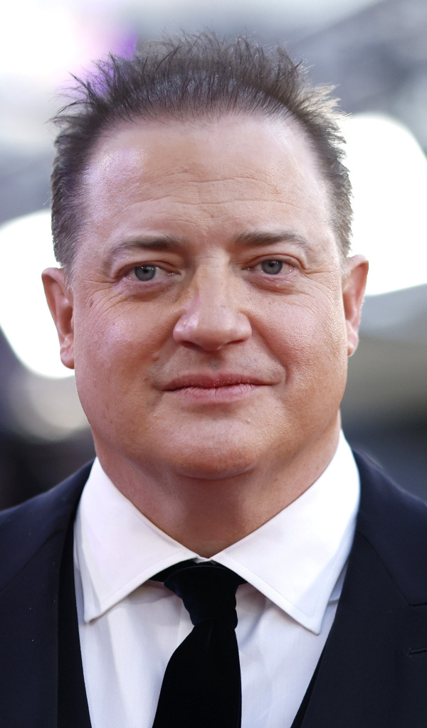 Актер Брендан Фрейзер в костюме