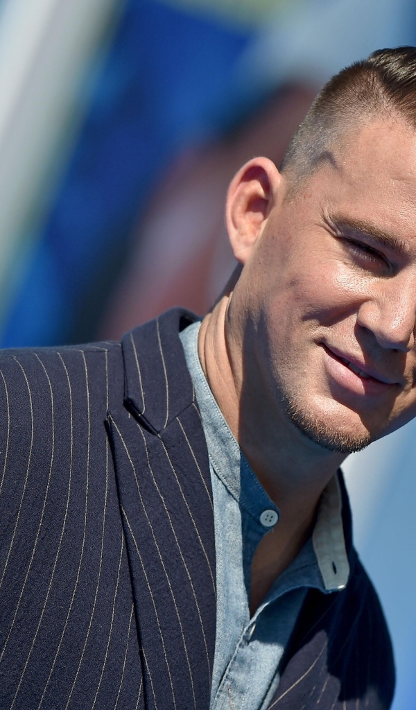 Актер Ченнинг Татум в костюме