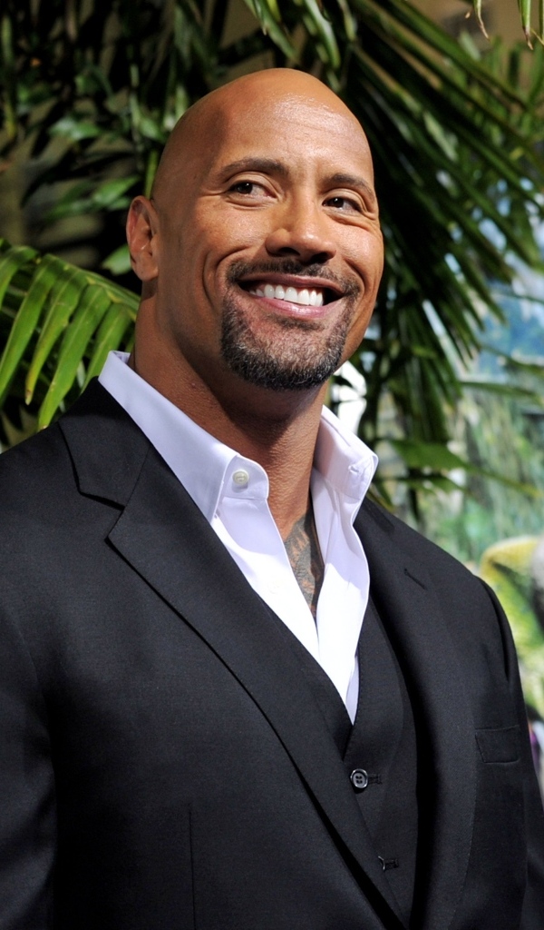 Американский актер Дуэйн Джонсон в пиджаке