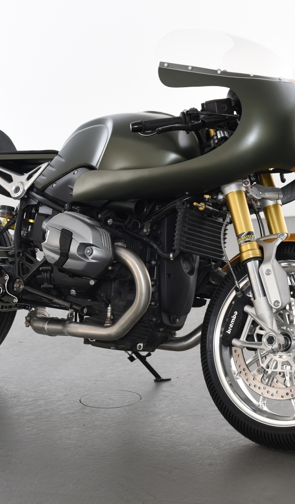 Большой черный мотоцикл  BMW