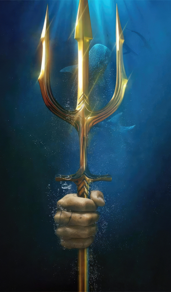 Трезубец Аквамена в руке