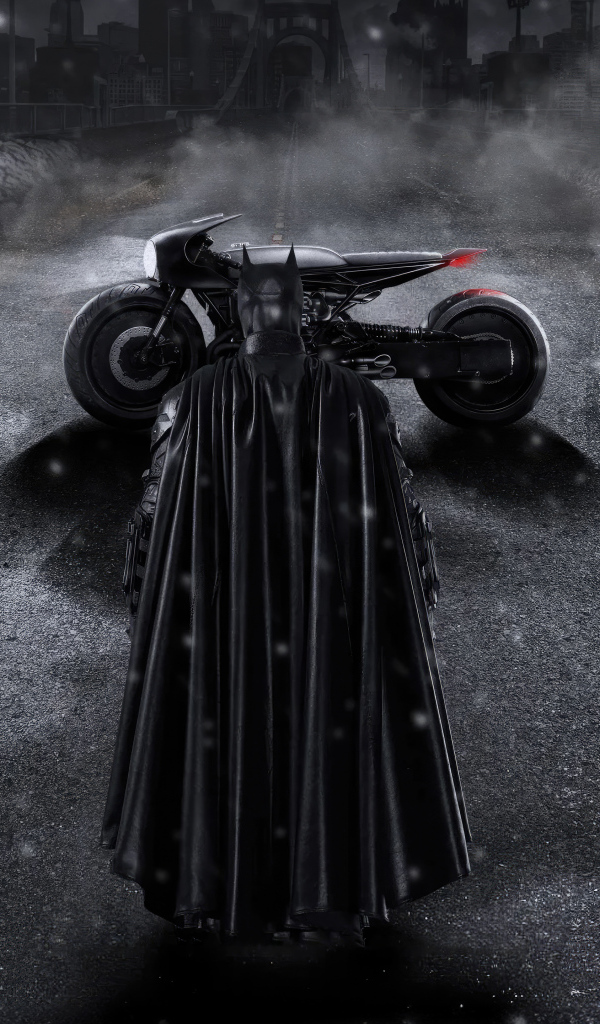 Бэтмен в черном плаще с мотоциклом