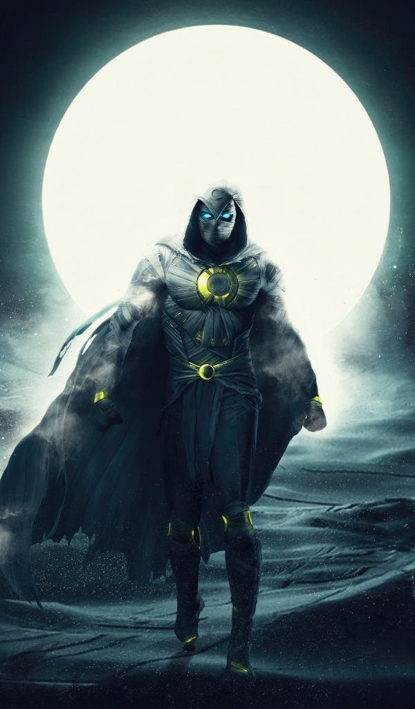 Супергерой Лунный рыцарь на фоне большой луны