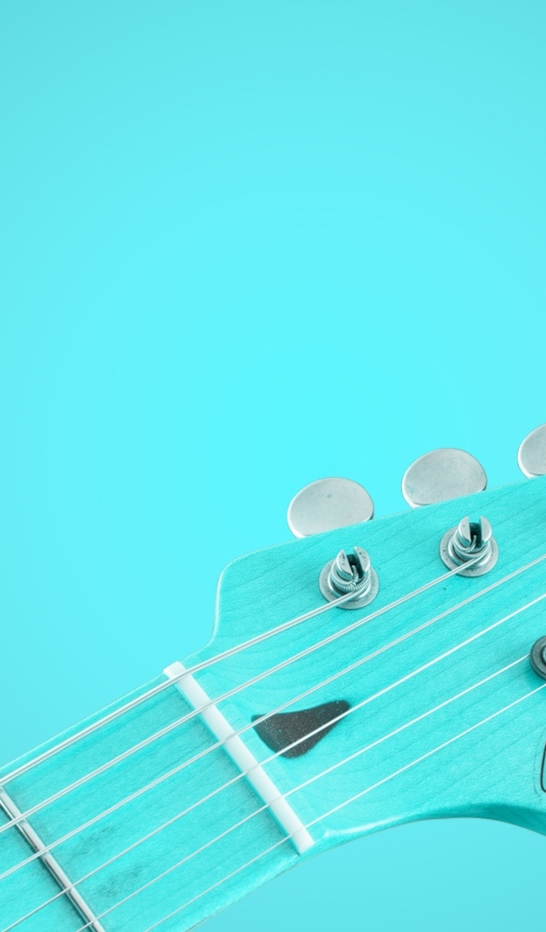 Гитара на голубом фоне