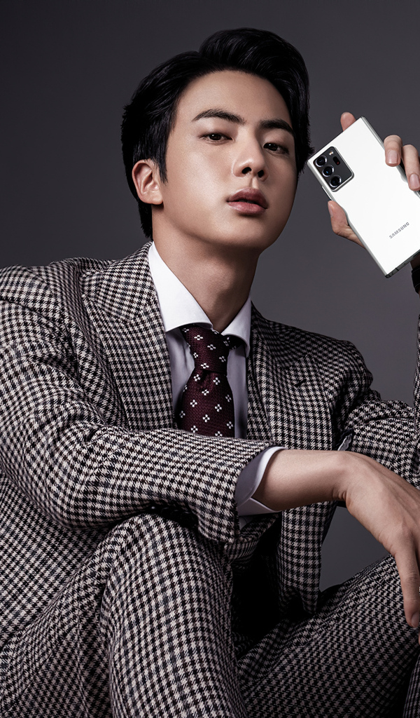 Участник группы BTS Jin