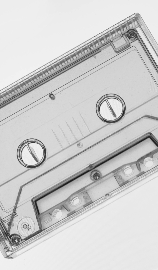 Прозрачная кассета на сером фоне