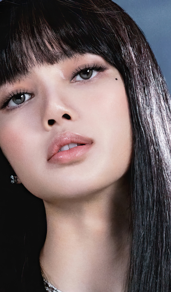 Молодая певица Лалиса Манобан