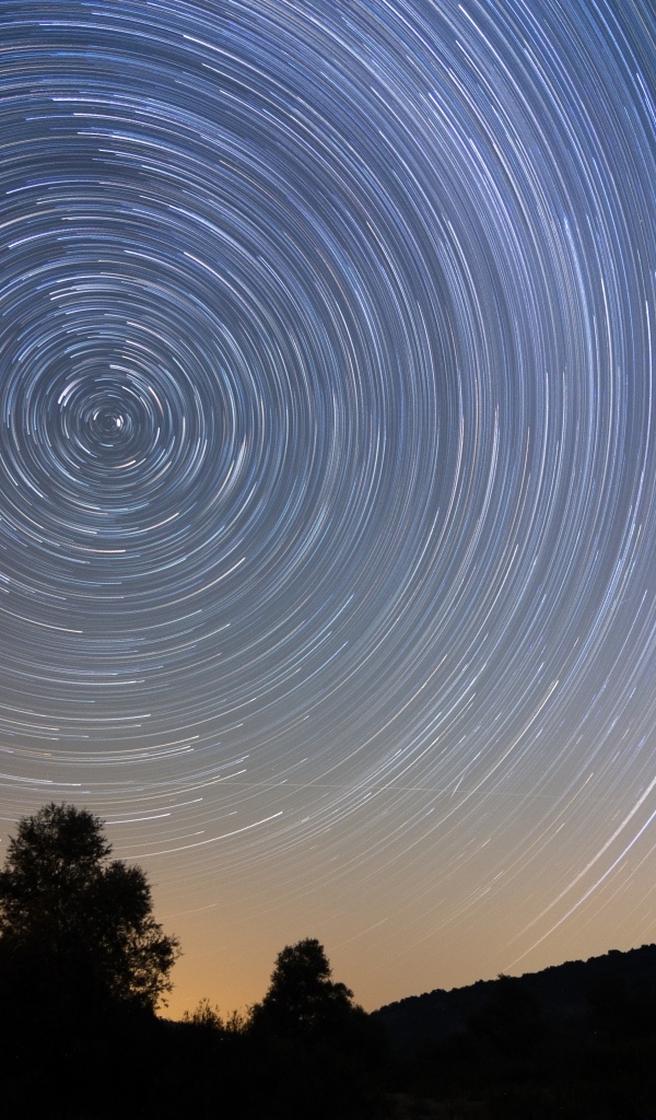 Круги из звезд в ночном небе