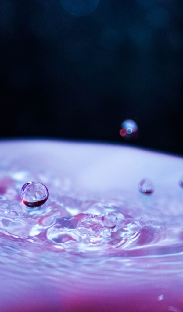 Капли воды повисли в воздухе