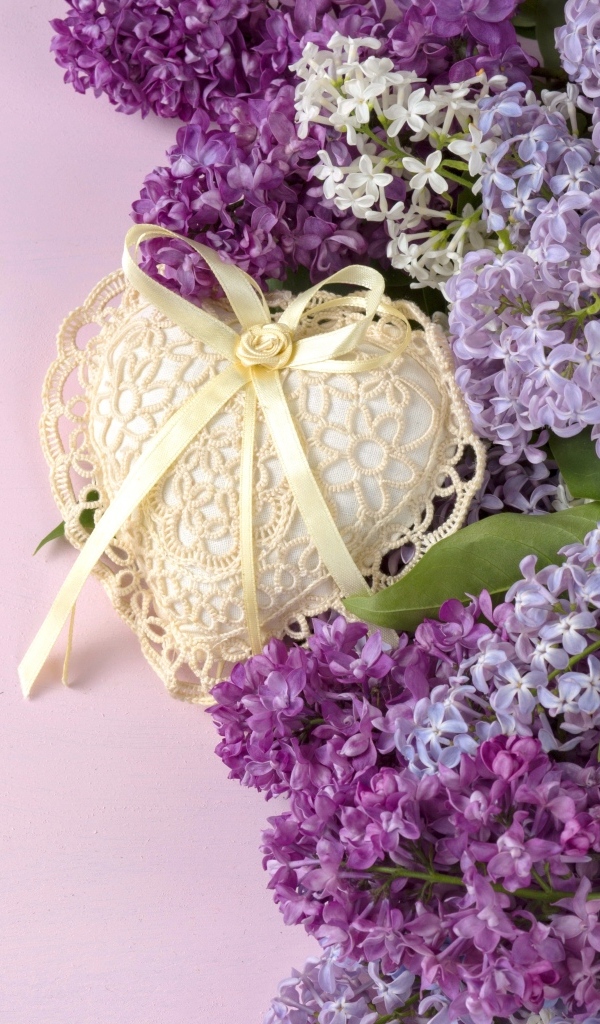 Букет сирени с сердцем