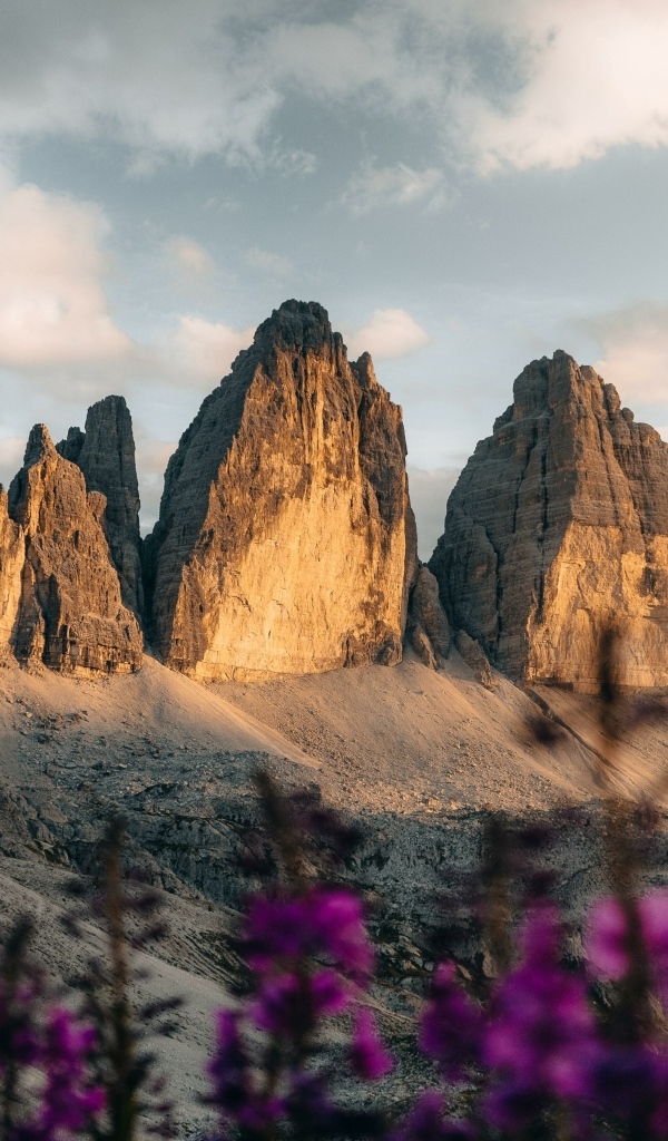 Красивый вид на доломитовые скалы