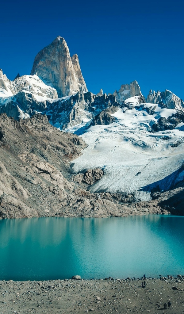Вид на вершины Фицрой в лучах солнца