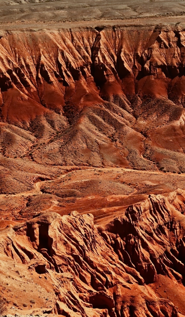 Вид на глубокий каньон сверху