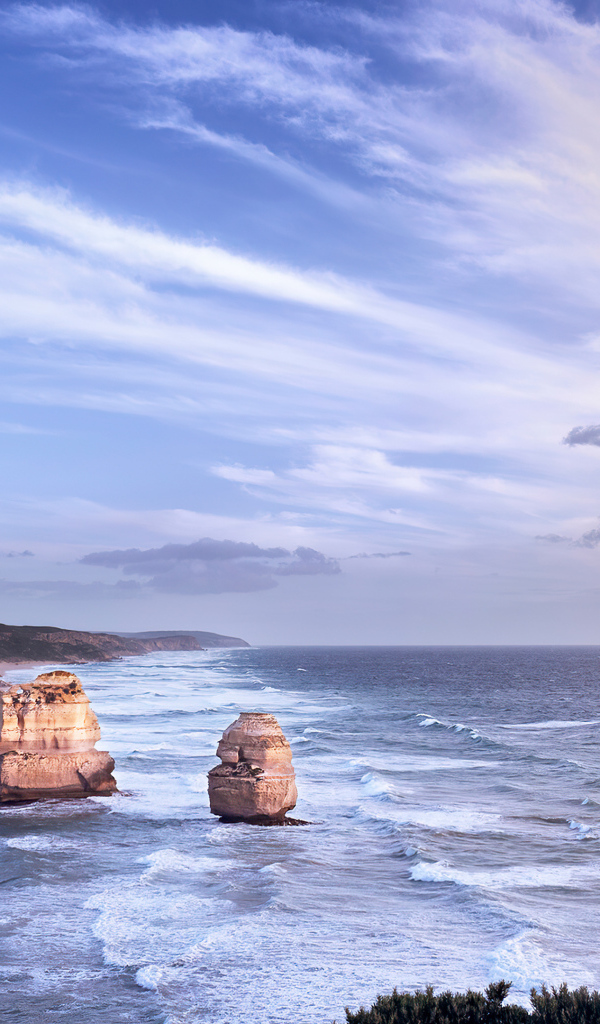 Спокойное море под красивым небом