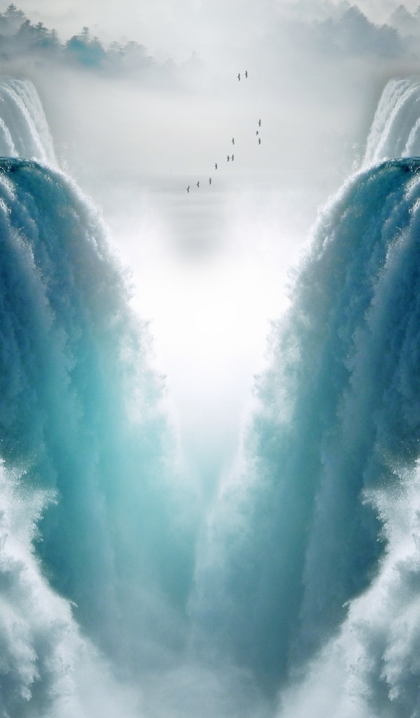 Невероятный бушующий водопад 