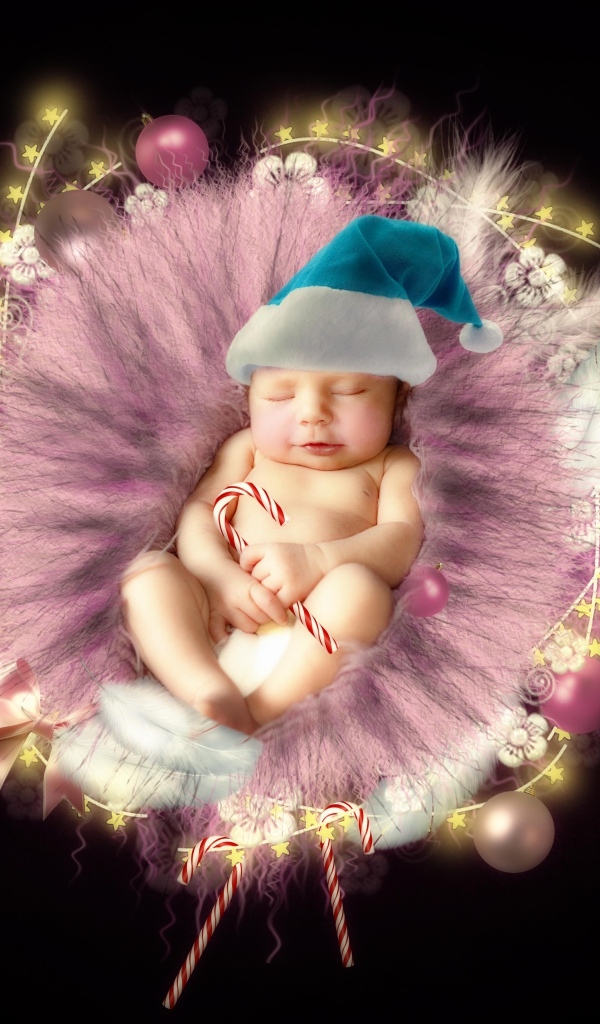 Красивый новорожденный ребенок в колыбели на черном фоне