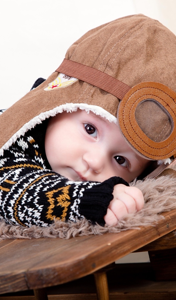 Маленький будущий летчик