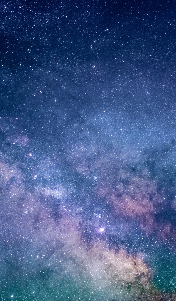 Красивый млечный путь в ночном небе 