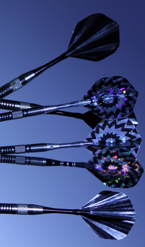 Мишень для игры в дартс с дротиками