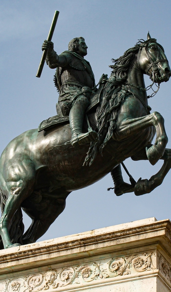 Статуя всадник на коне крупным планом