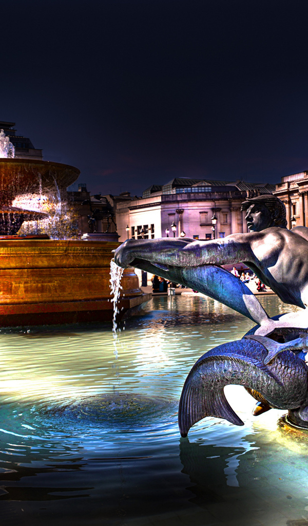 Фонтан на  Трафальгарской  площади, Лондон. Англия