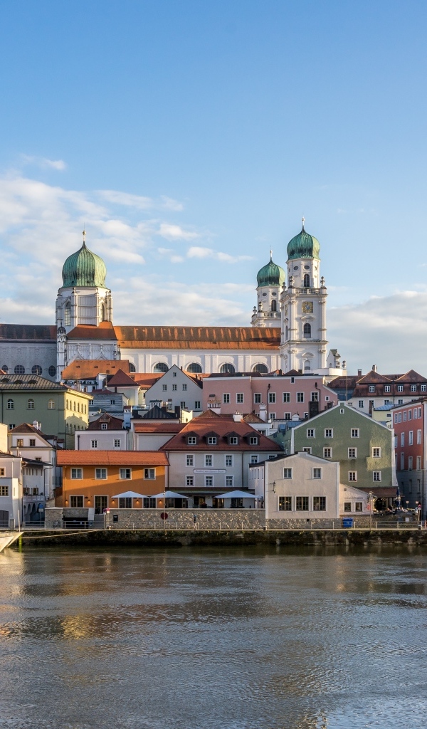 Дома на берегу реки Дунай, Германия