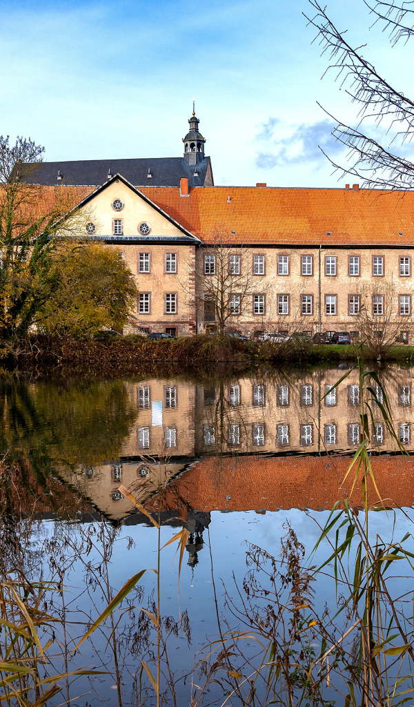 Большой дом у старого озера, Германия