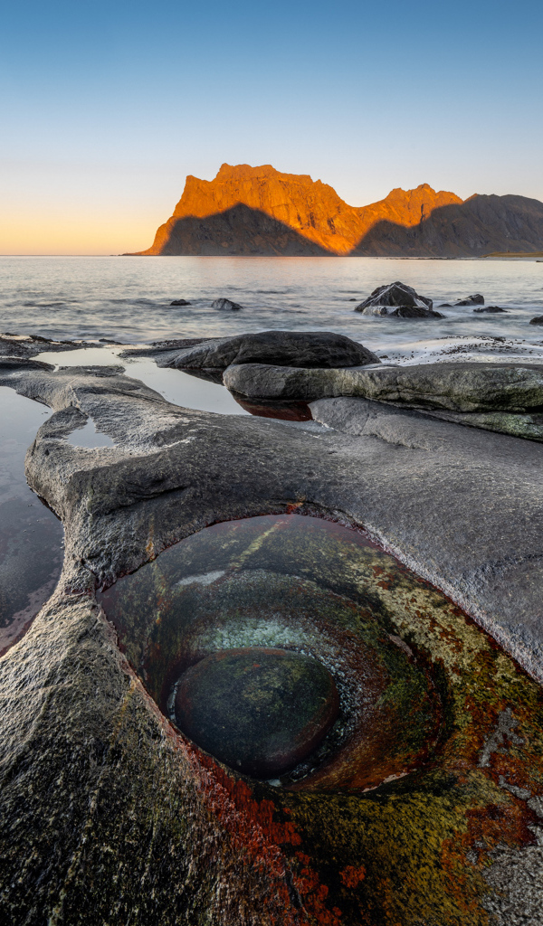 Каменный берег Лофотенских островов, Норвегия