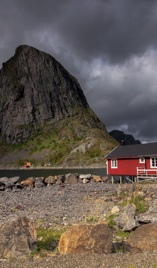 Грозовые тучи над горами в Норвегии
