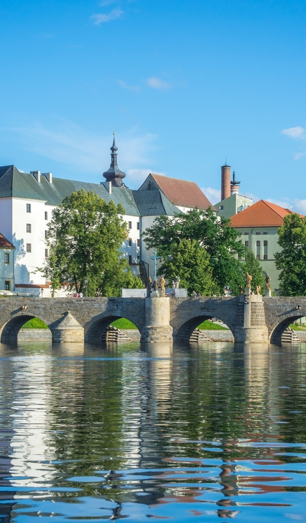 Мост через реку в городе, Чехия