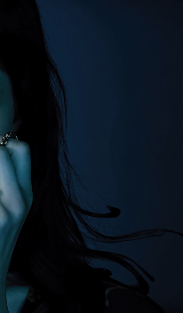 Красивые голубые глаза у актрисы Александры Даддарио