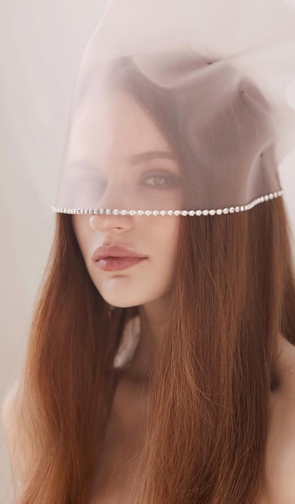 Актриса Джоуи Кинг с вуалью на лице