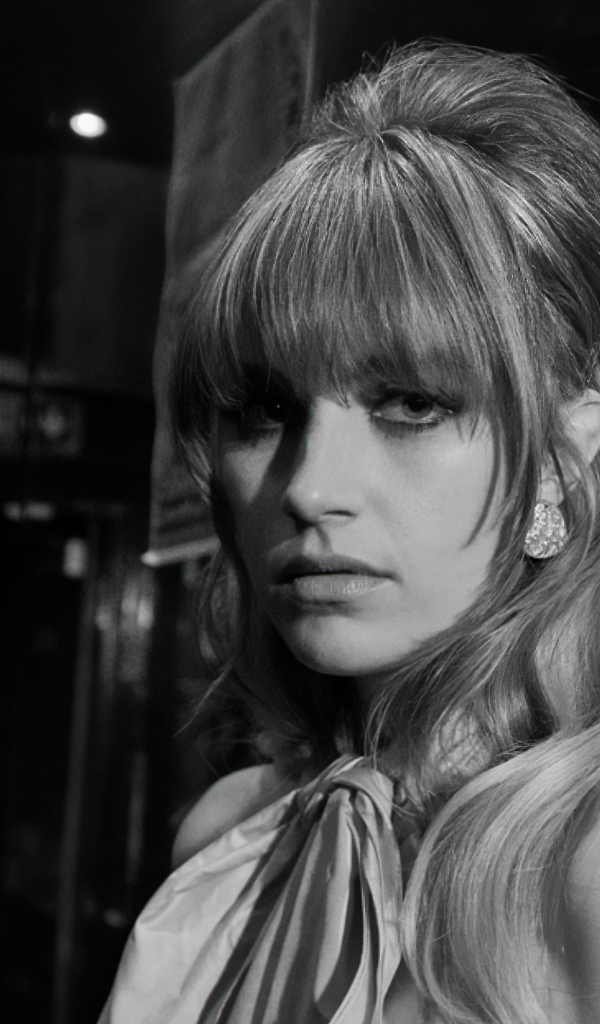 Актриса Нелл Тайгер Фри черно -белое фото