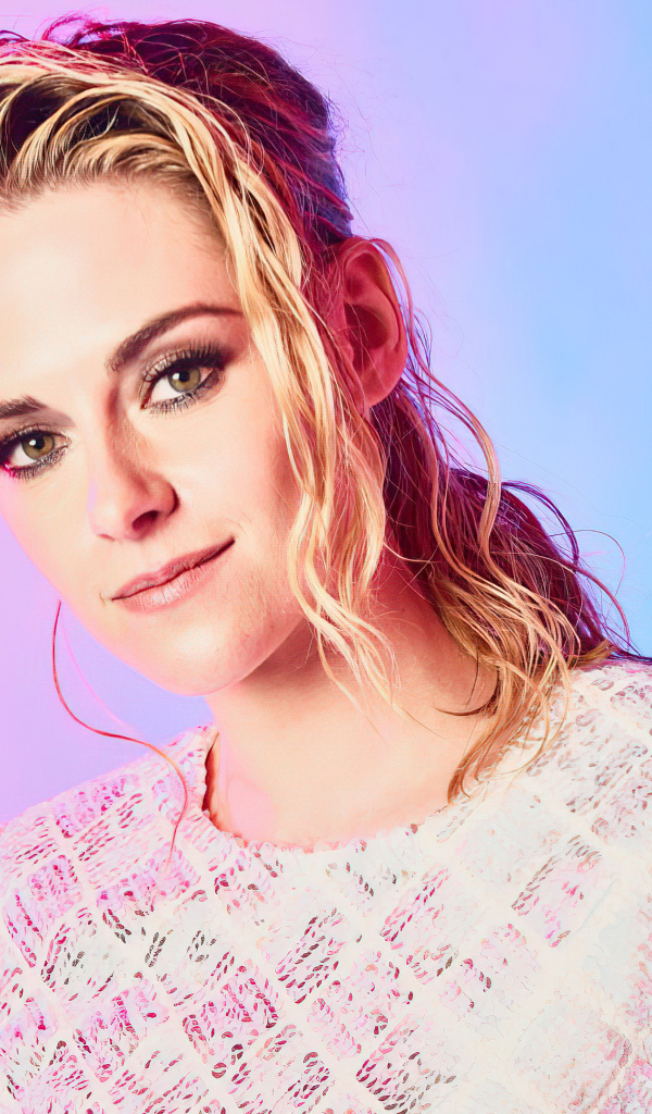 Американская актриса Кристен Стюарт в розовом платье