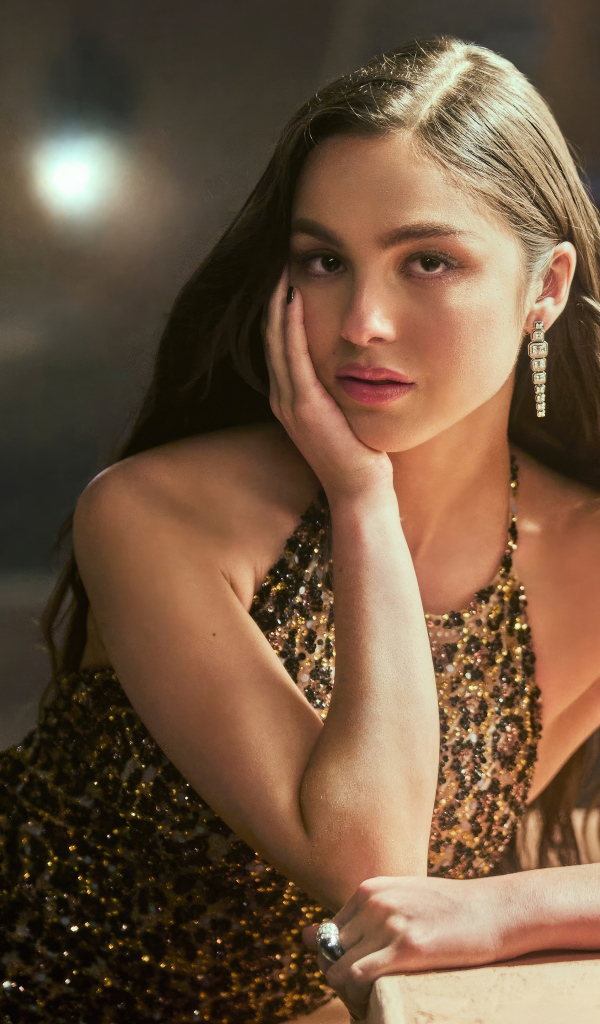 Красивая молодая американская актриса Оливия Родриго