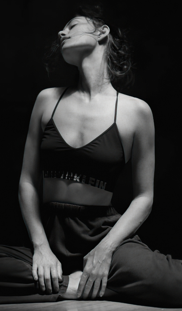 Черно -белое фото актрисы Эми Гарднер