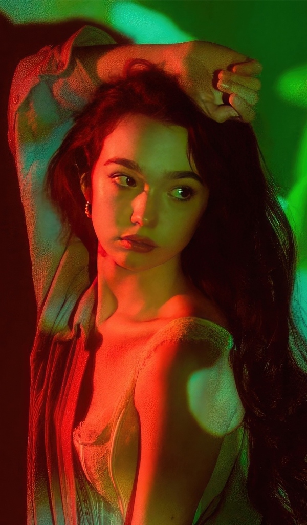 Милая молодая девушка актриса Руби Джей