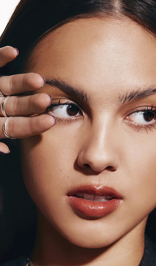 Лицо актрисы Оливия Родриго крупным планом