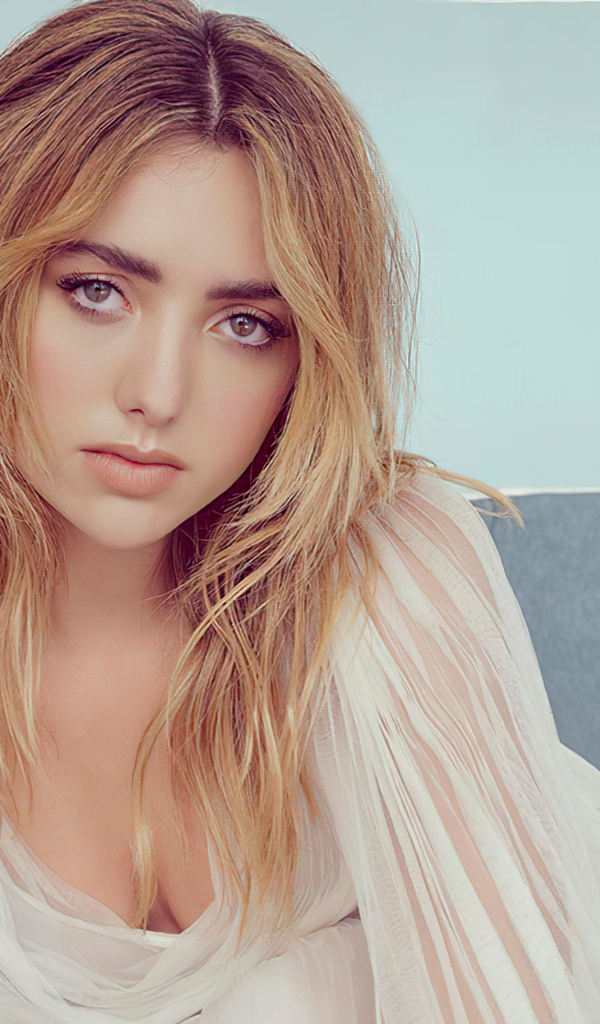 Грустная американская актриса Пейтон Рой Лист