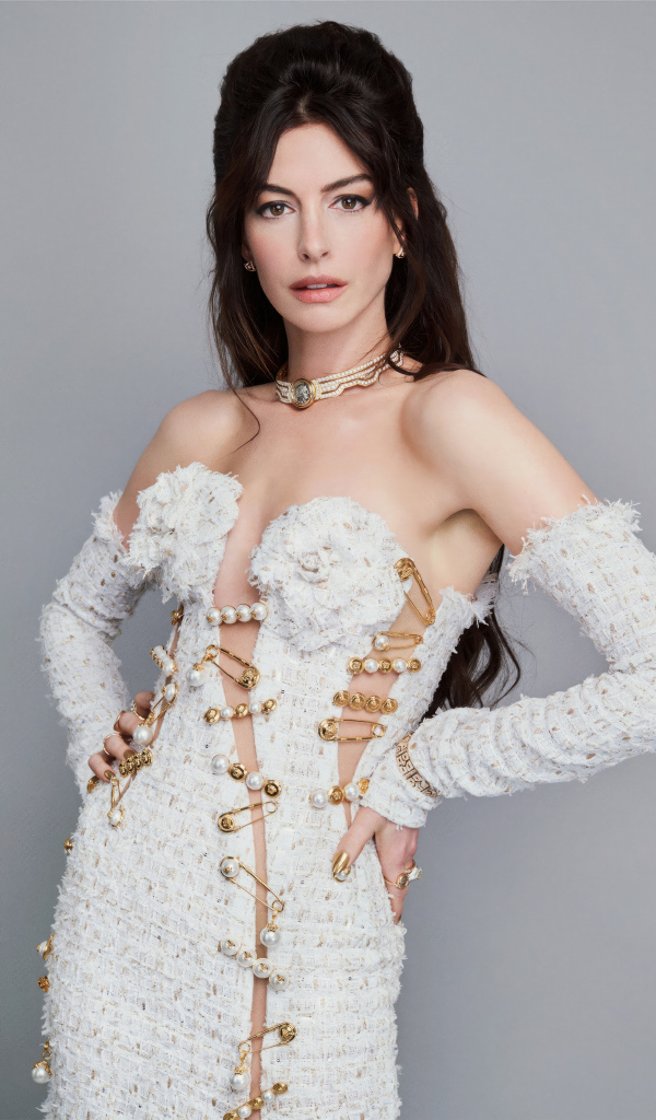 Стильная популярная актриса Энн Хэтэуэй