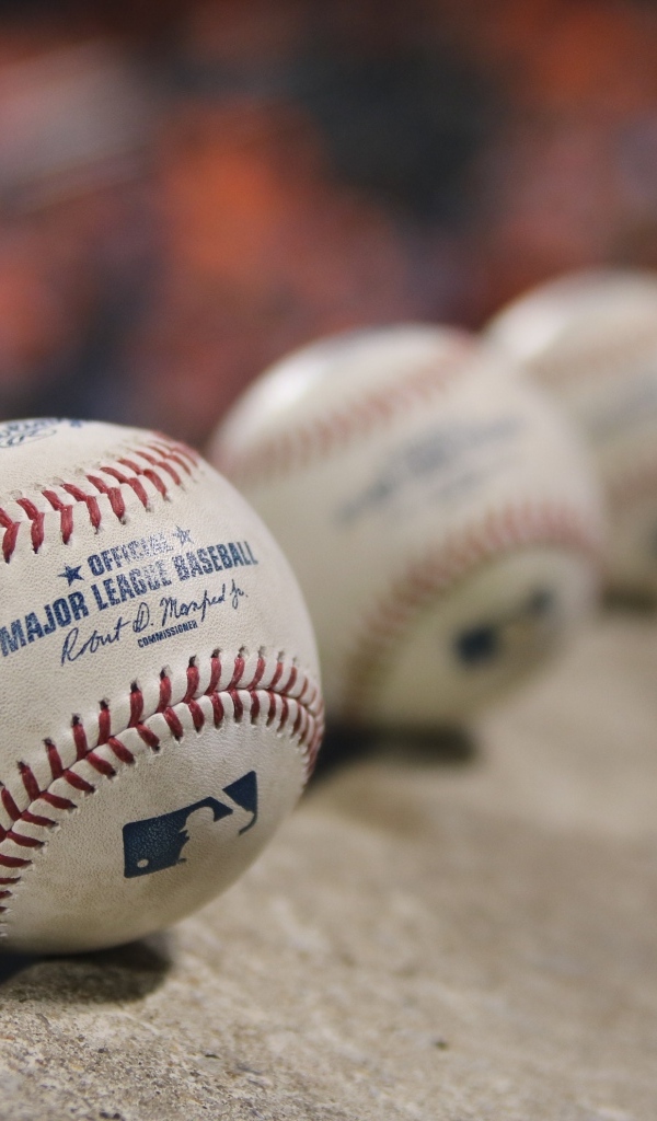 Три баскетбольных мяча крупным планом