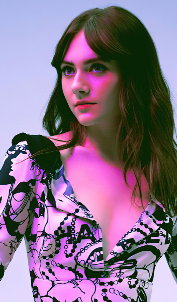 Молодая английская актриса Эмилия Джонс