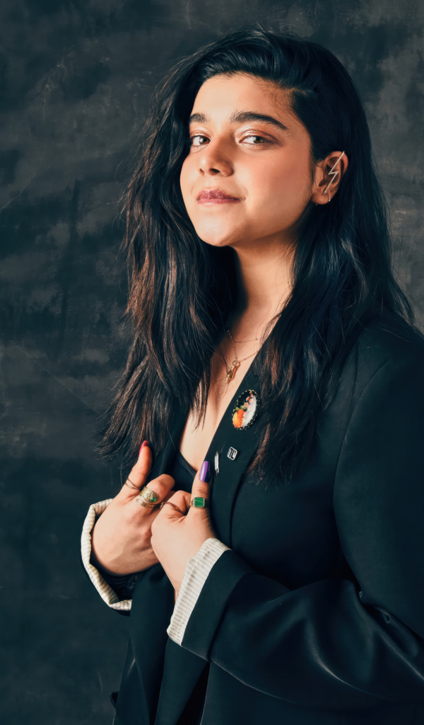 Молодая девушка актриса Иман Веллани