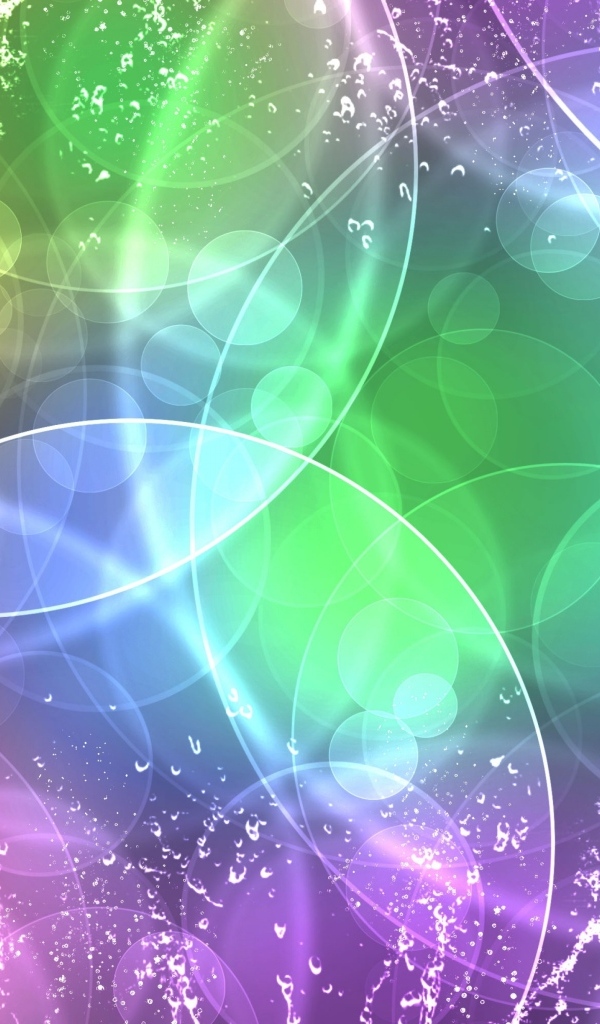 Брызги воды на абстрактном фоне с бликами