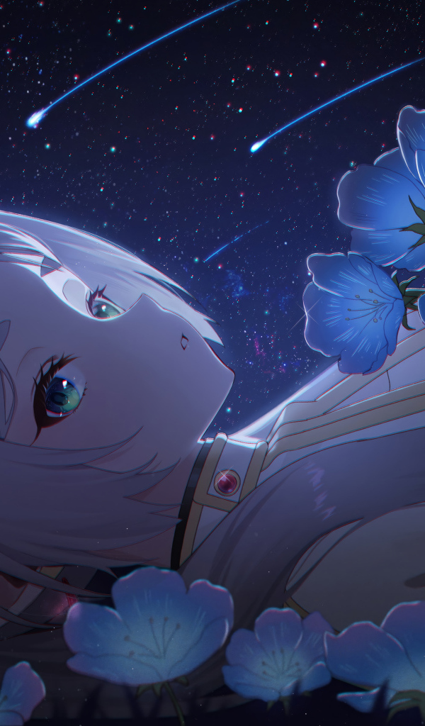 Девушка аниме лежит на земле с голубыми цветами