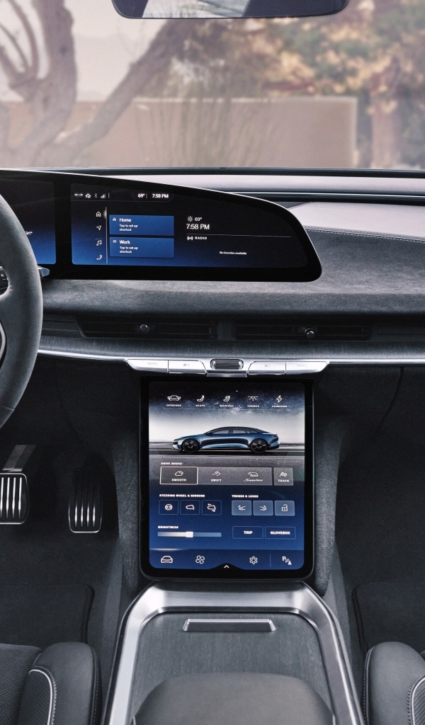 Салон автомобиля  Lucid Air Sapphire 2023 года