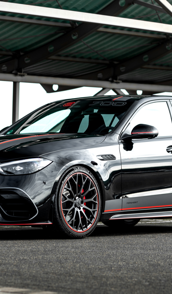 Черный автомобиль Manhart CRE 700 2024 года