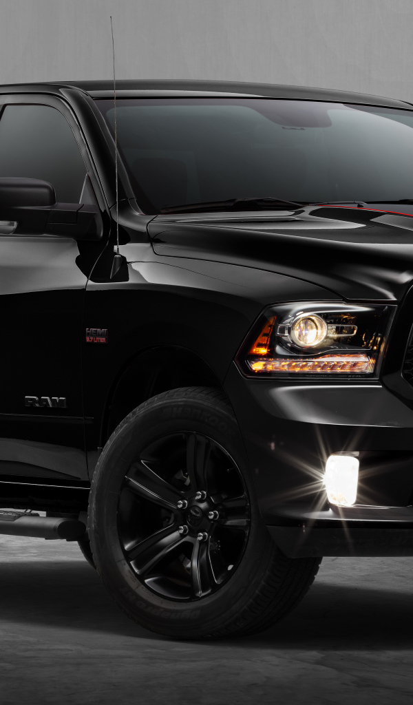 Черный пикап Ram Classic RT Crew Cab 2024  года